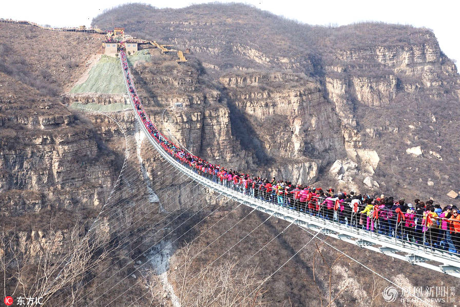 Pod de sticlă din China închis din motive de siguranță pentru turiști