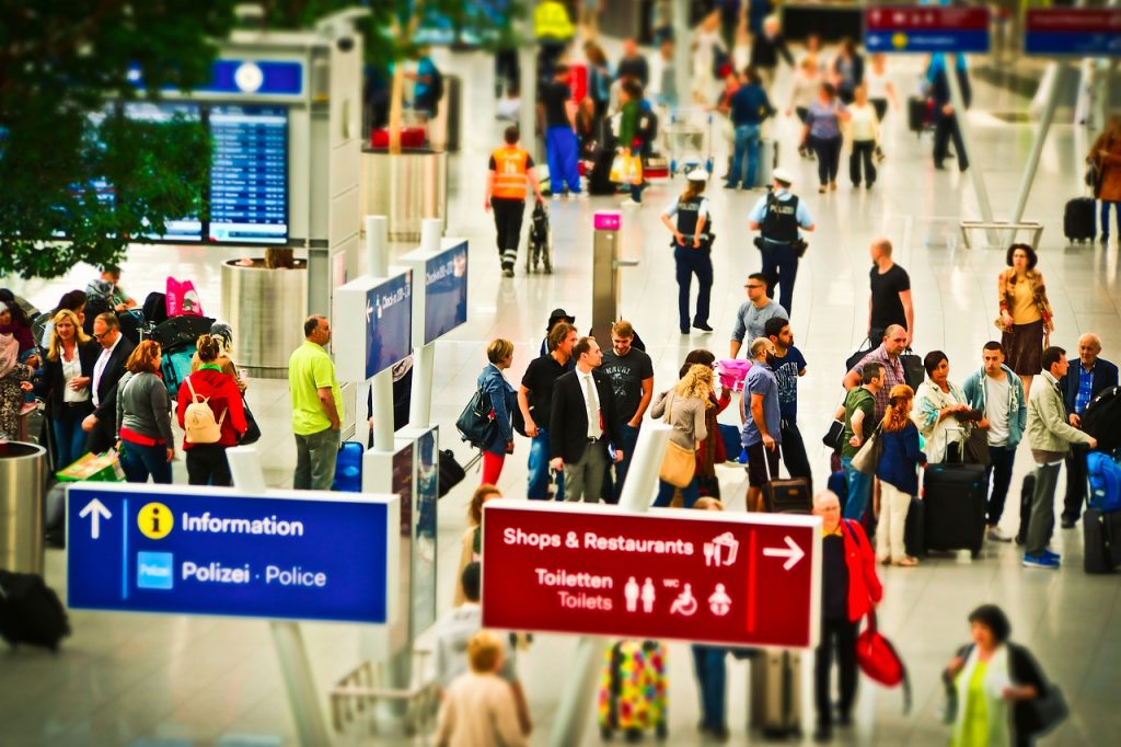 Cântărirea pasagerilor la zbor înainte de îmbarcare Daily Escape