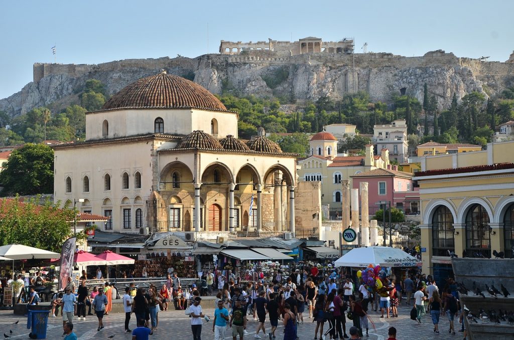 Grecia pregătește noi restricții pe piața închirierilor tip Airbnb