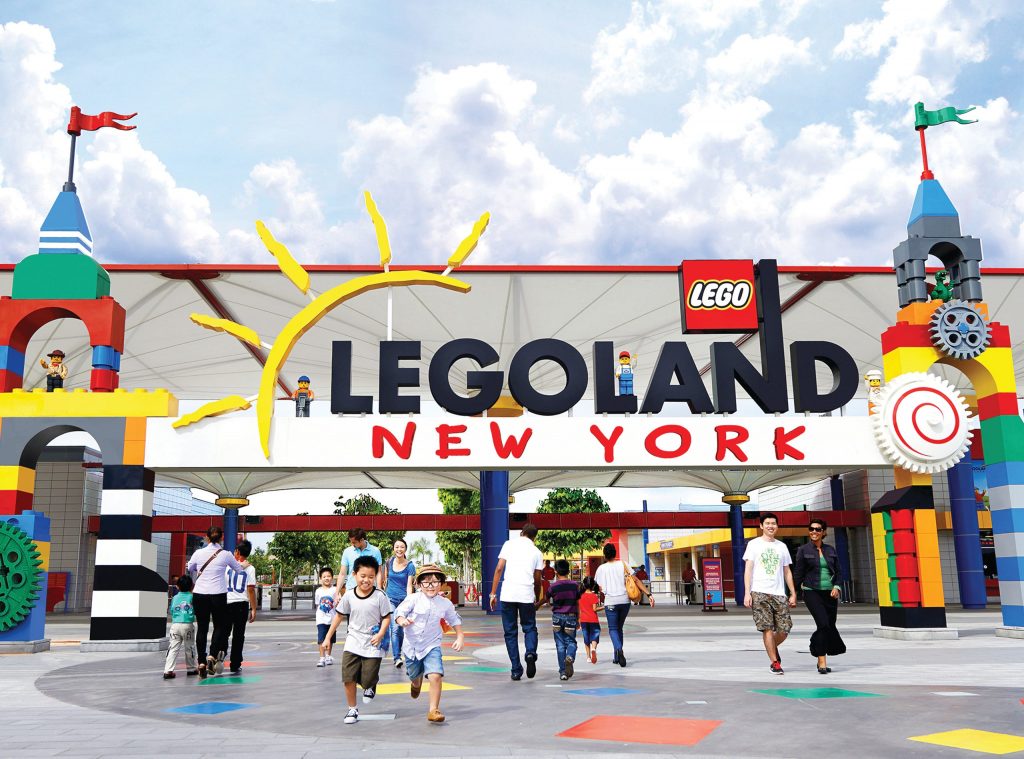 Atractii si distractie la cel mai mare parc Legoland New York